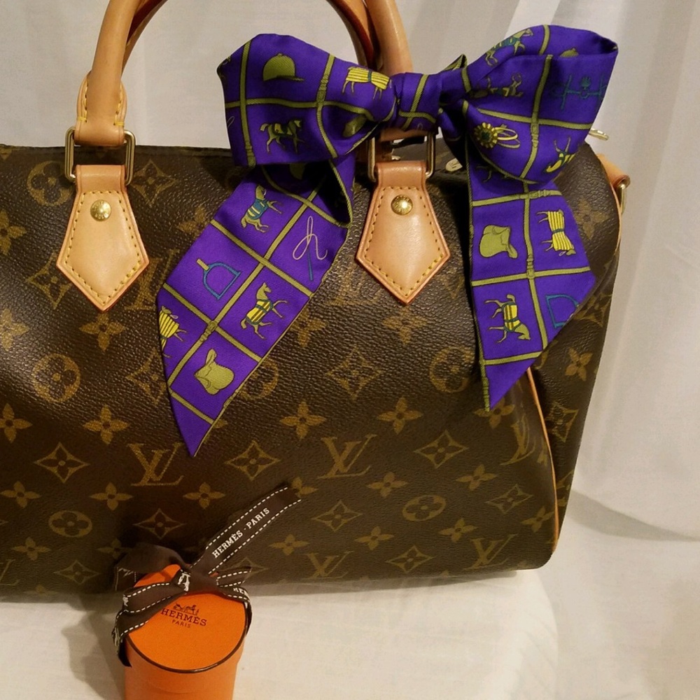 HERMÈS SILK TWILLYPurple and Green Horse design.